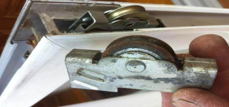 screen door roller repair in Glen Iris, Victoria